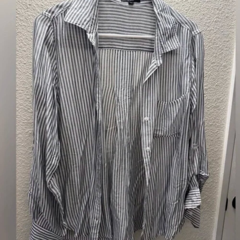 Velvet Heart Gray and White Striped Button Down Shirt with pocket M - Picture 6 of 6